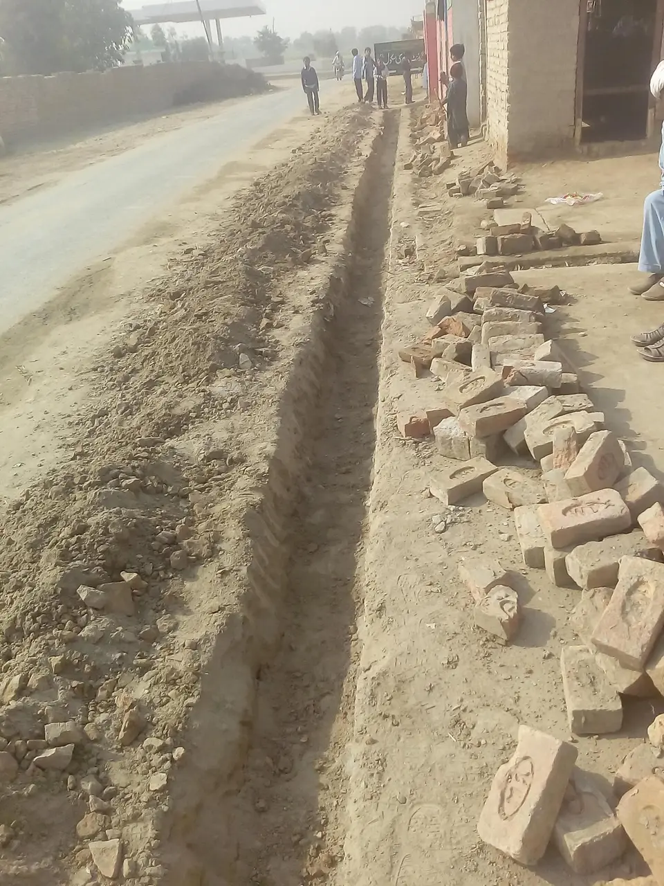 نکاسی پائپ کے لیے تیار خندق۔